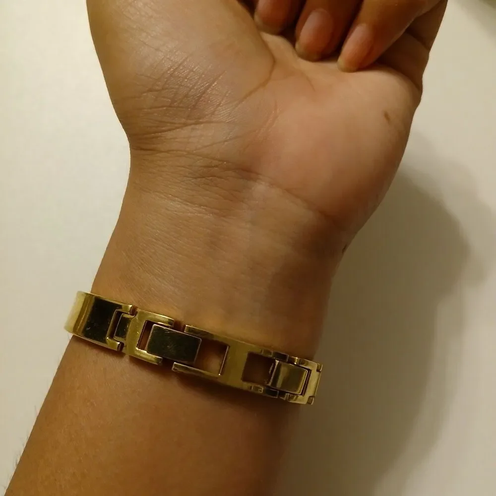 VTG 90s Joan Rivers Classics Gold Tone MOP Dial Quartz Bangle Women's Watch 19mm